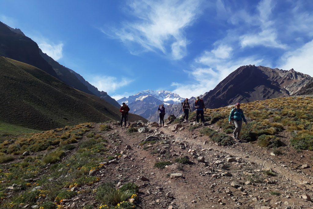 Aconcagua Hiking Tour Confluencia on the way back Trekking Aconcagua Laguna Horcones General Hike. Grupo de Senderismo en Mendoza