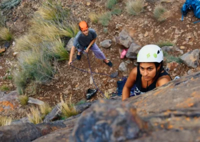 ESCALADA EN ROCA POR EL DÍA