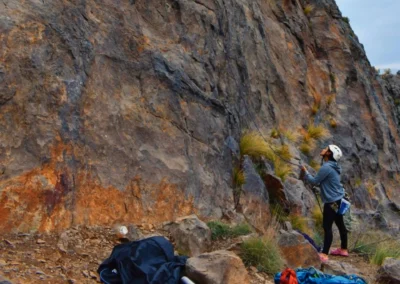 ESCALADA EN ROCA POR EL DÍA